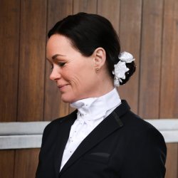 SD Diamond Rose Scrunchie. White.