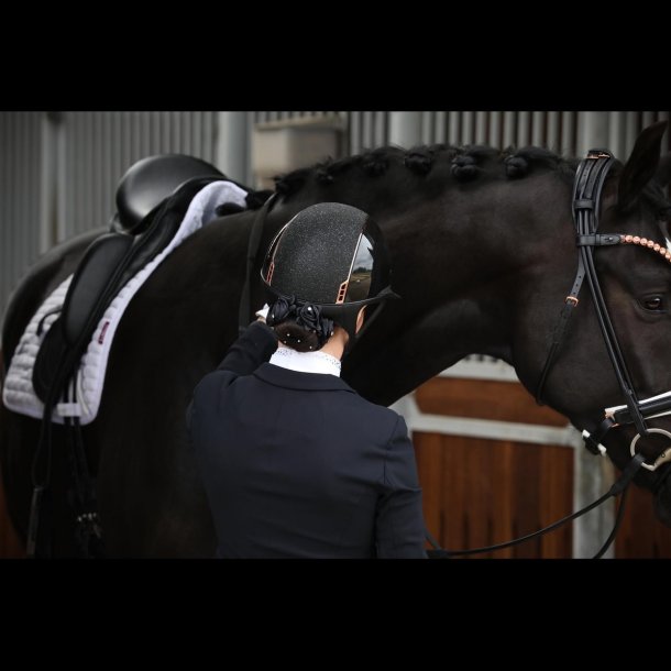 SD Diamond Rose Scrunchie. Black.