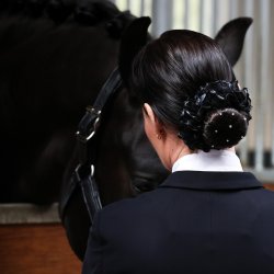 SD Carina hairnet with Crystal Beads and Pearls.
